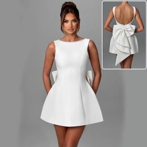 Elegant White Sleeveless Dress with Bow Detail